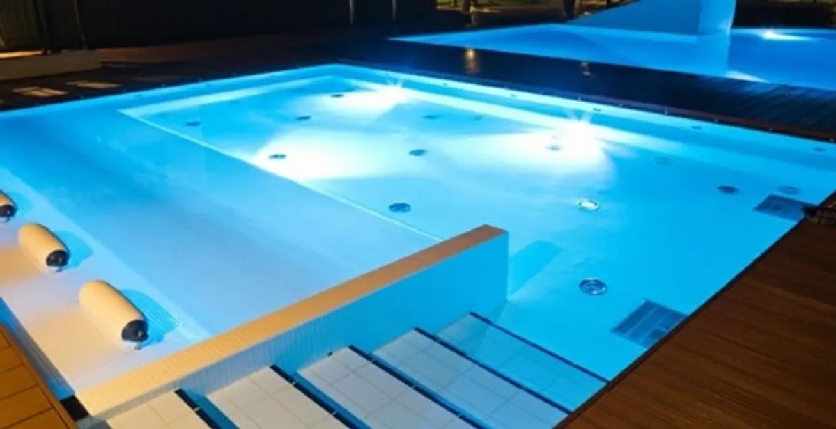 pool light installation and repair services providing modern illuminated pool lighting in Glendale, AZ