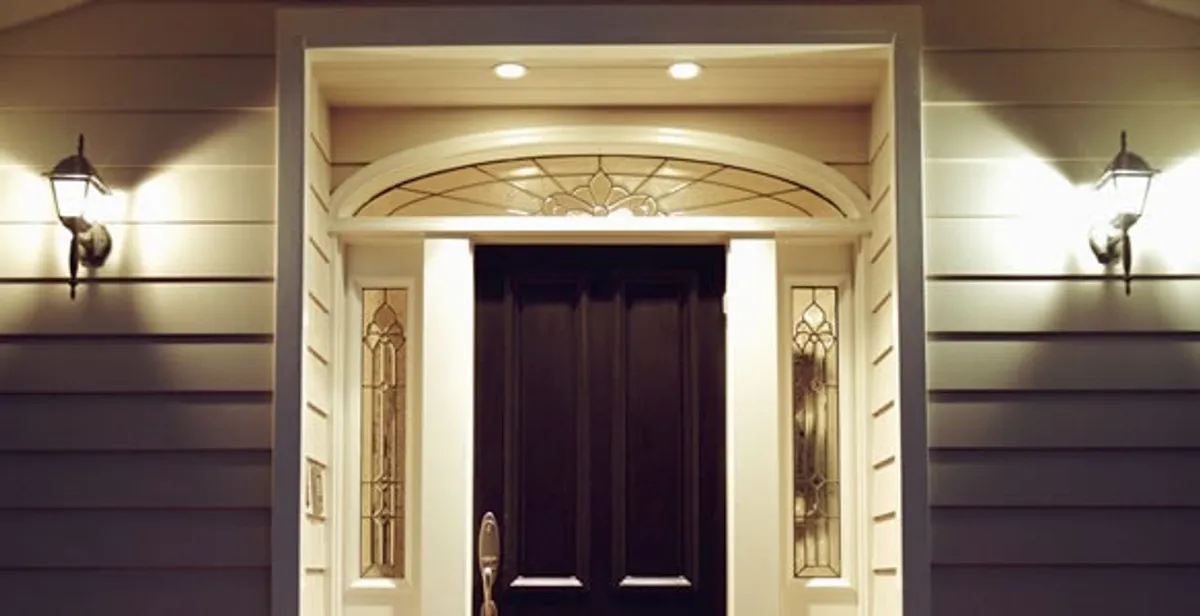 security light installation services with professionally installed entryway lighting in Glendale, AZ